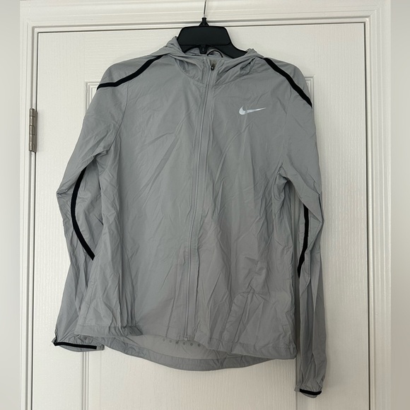 Thin windbreaker - Picture 1 of 2
